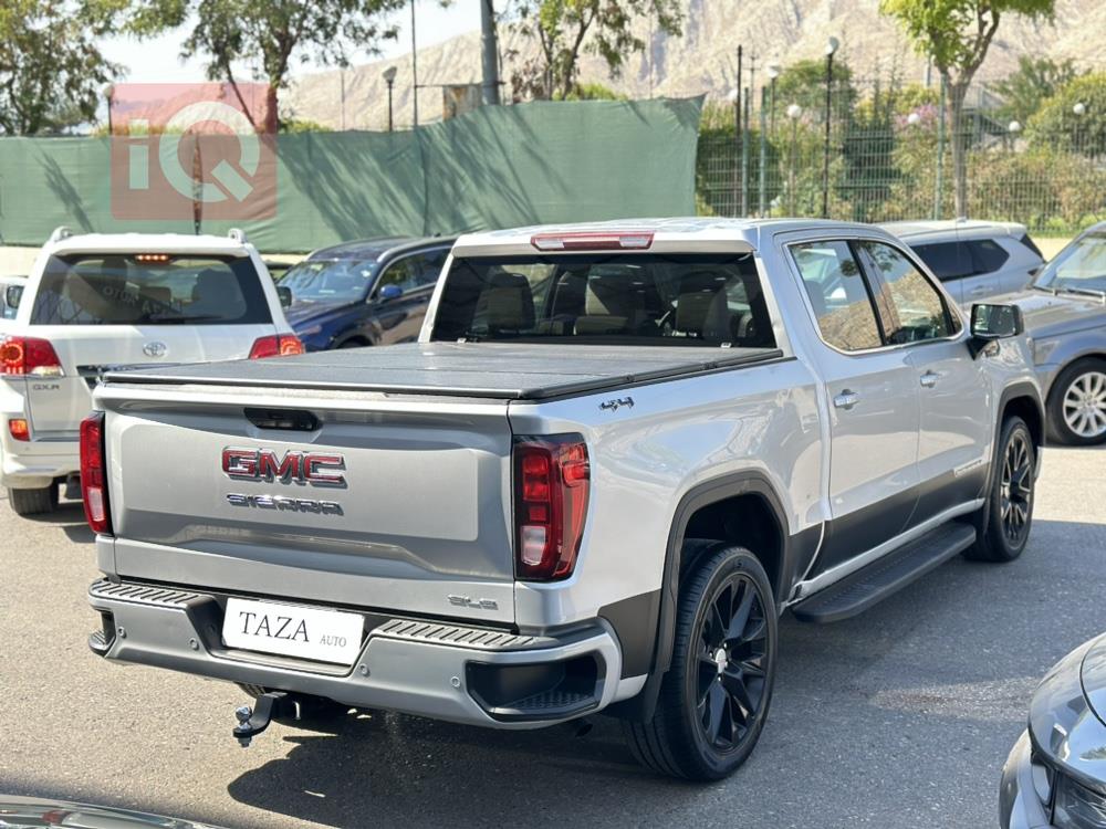 GMC Sierra